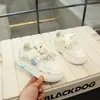 Zapatillas para niños, zapatillas deportivas para niñas, nuevas de primavera y otoño, versión coreana, zapatos casuales de dibujos animados, zapatillas de correr ligeras para niñas, versátiles