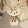 Mesa redonda pequeña, mesita auxiliar de lujo ligero para sofá, mesa de té pequeña para el hogar en la sala de estar, mesa auxiliar, mesa de rincón retro, almacenamiento de noche de hierro forjado, balcón