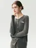 Cardigã de malha de cashmere de luxo leve para mulheres, com bordado delicado de guarda-chuvas pequenos, decote redondo e fecho de botões de uma fileira, criando um efeito suave e emagrecedor para o outono e inverno