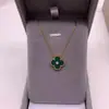 Colar de Trevo de Quatro Folhas de Aço Titânio Novo Produto Transfronteiriço Feminino Luxo Leve Nicho Alto Padrão Corrente de Clavícula de Trevo Joias Que Não Desbotam