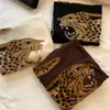Chal Retro Americano con Estampado de Leopardo para Mujer, Estilo Old Money de Verano, Bufanda de Moda de Lujo Ligero, Bufanda de Seda de Leopardo de Alta Gama
