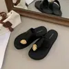Chanclas Planas Decoradas con Metal para Mujer, Nuevo Estilo de Moda de Verano, Suela Suave, Cómodas, Adecuadas para Usar con Faldas, Sandalias de Tira