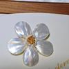 Concha Natural Perla Natural Ramillete Mariposa Incrustada de Diamantes Estilo Fragante Flor Temperamento Broche de Alta Calidad Exquisitos Pines Accesorios