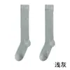Calcetines de verano finos de color liso de tubo largo para mujer, calcetines altos hasta la rodilla transpirables con rayas verticales adelgazantes