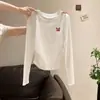 Camiseta de Algodão com Textura Manga Longa Feminina Bainha Assimétrica Design Primavera e Outono Nova Slim Fit Camiseta Básica Camiseta Top