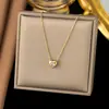 Versión coreana del diseño de nicho collar de acero de titanio de alta calidad para mujer Joker no se decolora cadena de clavícula de temperamento de chica popular joyería al por mayor