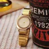 O Novo Relógio Oval de Nicho Feminino da Moda com Pulseira Minimalista de Bambu Cria uma Sensação de Sofisticação ao Redor do Pulso