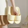 Sandálias Femininas 2026 Novas Chinelos de Banho para Uso Doméstico, Populares Leves Confortáveis Chinelos de Banheiro Domésticos para Homens