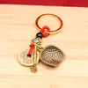 Moeda popular dos Cinco Imperadores de latão, pá de lixo e enxada criativos atraindo fortuna chaveiro de carro personalizado, pingente criativo e item de artesanato