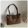 Bolsa tote texturizada para mulheres no atacado, novo estilo verão 2026, com lenço de seda e laço, bolsa de ombro única, bolsa de axila da moda popular na internet