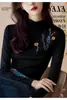 Camiseta Preta Top com Gola Alta e Bordado Pesado Europeu para Mulheres, Estilo Outono e Inverno, Top Versátil de Segunda Pele Justo