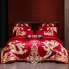 Conjunto de Casamento de Luxo de Quatro Peças em Vermelho Vivo com Designs Bordados de Dragão e Fênix em Algodão, Adequado para Quartos de Recém-Casados, Inclui Lençóis com Elástico, Roupa de Cama e Capas de Edredom