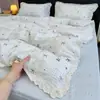 Nuevo Juego de Cuatro Piezas de Gasa de Doble Capa 100% Algodón de Grado A Más Vendido con Sábana Bajera de Encaje Francés y Jacquard de Espiga Juego de Tres Piezas