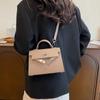 Bolso de mano popular para mujer de este año 2024 nuevo estilo extranjero que combina con todo, tendencia bolso Kelly, diseño simple, bolso bandolera