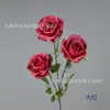 Flores de rosa corola com 3 cabeças, ramo único, rosas de tecido de seda, flores em garrafa para sala de estar, layout de fundo para decoração de salão de casamento