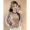 Camiseta de manga larga a rayas con bloques de color para mujer, cuello redondo, estilo retro americano, top base ajustado para otoño