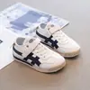 Tênis Infantis 2025 Outono Novo Estilo Meninos e Meninas Antiderrapantes Sapatos de Skate Sola Macia Estilo Tendência Sapatos Branquinhos Leves Sapatos Forrest Gump