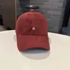 Gorra de Béisbol Cálida de Gamuza Bordada con Personajes Estilo Coreano Simple para Mujer, Sombrero Versátil de Ala Curva para Hombre para Viajes al Aire Libre de Principios de Otoño