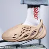 Zapatos Kanye de Cocodrilo de Coco para Hombre Ropa de Verano Exterior Ins Tendencia Antideslizantes Playa Suela Gruesa Antideslizantes Sandalias de Pareja
