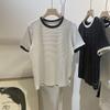 Camiseta feminina de manga curta, com decote redondo e ajuste fino, cor contrastante, nova camisa de base curta 2025, camiseta macia e encerada para mulheres