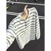 Camiseta masculina Henley de manga curta retrô americana, marca da moda de verão, blusa listrada para casais, design de rua com botões, manga meia-manga