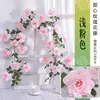 Cascata popular e parede de flores em atrações turísticas, com trepadeiras artificiais de rosas e arranjos de plantas decorativas para paredes de vitrines e design de interiores