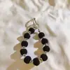 Pulseira de contas prateadas de pelúcia colorida de alto valor, corda de mão curta, pulseira de pulso, capa universal para celular, cordão de celular de nicho, anti-perda