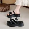 Sandálias Femininas 2025 Planas Versáteis Estilo Fada Celebridade da Internet Confortáveis Macias Sapatos Novos para Estudantes Sandálias Femininas de Verão Leves