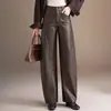 Calça pantalona de couro PU marrom para mulheres, novo estilo outono 2026, cintura alta, modelagem que afina, solta, com caimento, calça longa casual