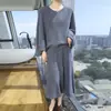 2026 Novo Estilo Outono e Inverno Estilo Preguiçoso Veludo Puro de Visão Redonda Tricô Cor Pura Saia Solta Conjunto Feminino de Duas Peças