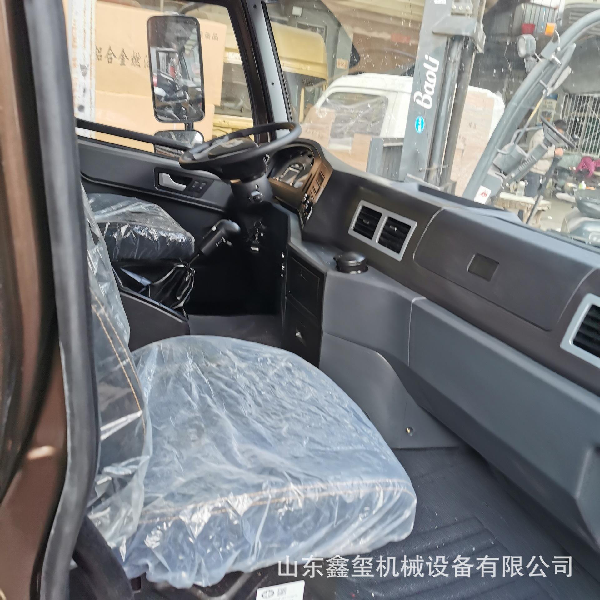 解放天V驾驶室 (10).jpg