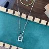 Collar de cadena para clavícula de acero de titanio con incrustaciones de microdiamantes, botella de perfume flexible, cadena de lujo ligero de nicho, para mujer, alto sentido, en stock, venta al por mayor de fábrica