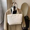 Bolsa Plush Estilo Coreano Ins Retrô 2025 Novo Modelo para Mulheres, Grande Capacidade Casual para o Dia a Dia Ombro Sobrancelha Bolsa Tote