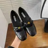 Versión de piel de cordero estilo Xiaoxiangfeng patrón de diamantes tacón oculto zapatos de vestir negros para mujer 2026 nuevos zapatos de piel camelia Mary Jane zapatos de mujer