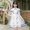 Hanfu de Verão para Meninas 2026 Novo Estilo, Elegante Vestido Qipao com Estampa Floral Azul e Branco Retrô, Tendência Elegante de Traje Tang