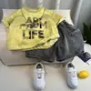 Ropa infantil estilo coreano conjunto de verano para niños 2025 nuevo moderno genial para niños de manga corta ropa de verano elegante para niños