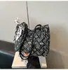 Bolso Grande de Alta Gama Estilo Chino para Mujer 2025 Nuevo Modelo Bolso de Mano Moderno Casual Versátil Bolso de Hombro Cruzado