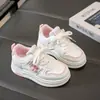 Zapatillas Deportivas para Niñas 2026 Primavera y Otoño Nuevas Zapatillas Infantiles Suela Suave Versátiles Zapatos Casuales para Niños y Niñas Zapatos de Bebé de Moda