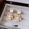 Pendientes Colgantes de Flor de Perla con Aguja de Plata Electrochapada en Oro Real de 18K Pendientes de Botón Estilo Francés Pequeño Estilo Chanel Pendientes de Moda y Elegantes para Mujer
