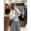 Suéter de Cor Sólida Estilo Coreano de Um Ombro para Mulheres, Novo Outono e Inverno Sexy Manga Off-Shoulder Top Curto, Tricô Solto e Preguiçoso para Mulheres