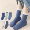 Calcetines para niños para primavera y otoño, calcetines de algodón para niños mayores, de caña media, color liso, absorbentes del sudor, calcetines deportivos de otoño e invierno para niños y estudiantes