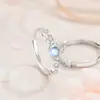 Anillo de Pareja Amantes a la Luz de la Luna de Plata de Ley 925 Estilo Frío Ins Piedra de Luna Diseño de Lujo Ligero Sentido Par de Hombres y Mujeres Venta al por Mayor