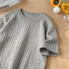 Camiseta Masculina de Verão Solta com Trança Estilo Old Money Cinza Claro Manga Curta com Vibe Moderna Meia Manga