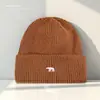 Gorros Cálidos de Lana para Otoño e Invierno para Mujer, Gorros de Punto Bordados de Oso Polar Casual Estilo Coreano, Gorros Fríos para Parejas Estudiantes, Tendencia al por Mayor