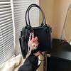 2026 Nova Bolsa de Balde de Mão com Design de Nicho para Mulheres, Bolsa de Ombro Fofa para o Dia a Dia, Bolsa Pequena Transversal Elegante e Simples