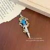 "Espada Jurada" Imitação Água-Marinha Escudo Leão Espada Broche Exquisito Alto Padrão Acessório de Pino para Terno Casaco