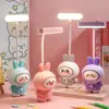 Lámpara de escritorio recargable de oso de dibujos animados con portalápices luz nocturna creativa para aprender premios para estudiantes de jardín de infantes regalos pequeños al por mayor