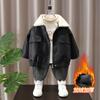 Chaqueta de Cuero para Niños Estilo Otoño e Invierno, Abrigo Forrado de Polar, Nuevo Modelo 2025, Chaqueta Gruesa Fresca y Elegante para Finales de Otoño, Prenda Superior Cálida, Moderna