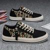 Sapatos Masculinos Primavera e Verão Tênis da Moda Sapatos de Tecido Masculinos Estudantes e Adolescentes Sapatos de Pescador de Palha Veludo Cotelê Novo Estilo 2025