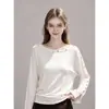 Camiseta blanca de botones, hombros descubiertos, manga larga para mujer, principios de otoño, moderna, corte holgado, casual, con un diseño único y estilo de hombros descubiertos.. 25716
